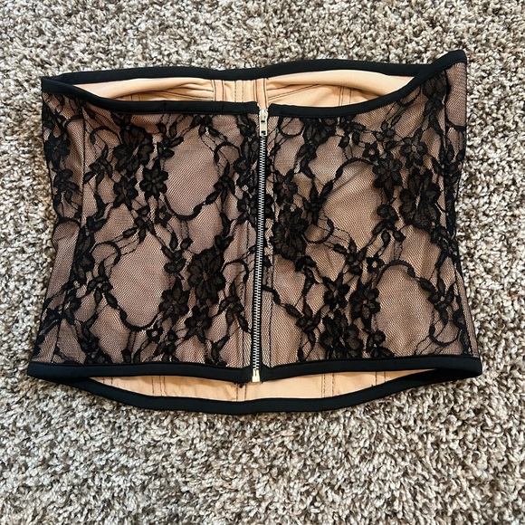 Lace corset top - Picture 3 of 3